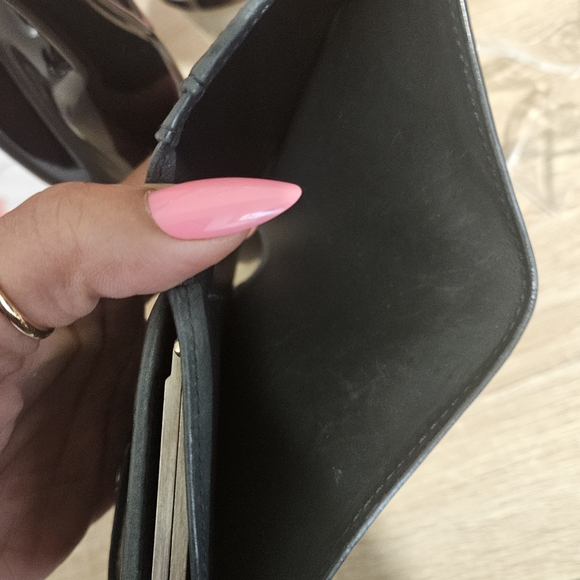 Louis Vuitton Vernis Viennois MV Gris AD Clasp Bifold Wallet - Picture 11 of 15